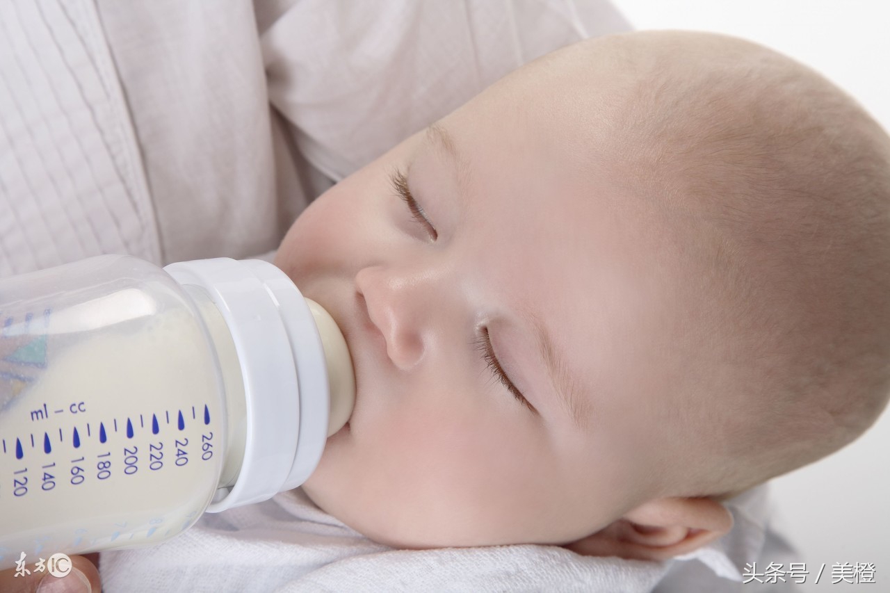 宝宝不认奶嘴怎么办啊,宝宝不认奶瓶怎么办