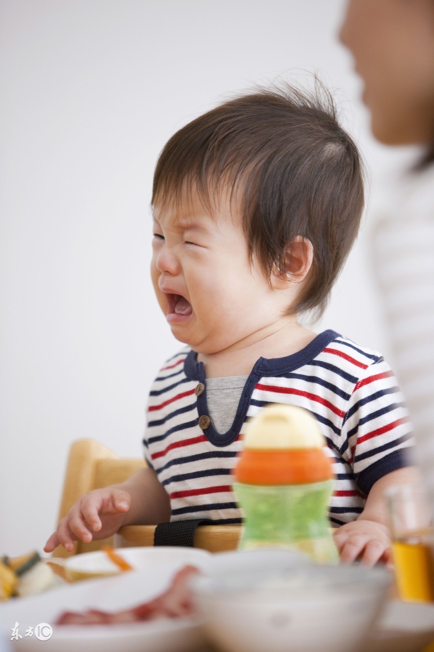 1岁宝宝摔后脑出血前兆,1岁孩子摔下床