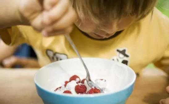 常喝酸奶有哪些保健作用,长期喝酸奶能预防肠癌吗