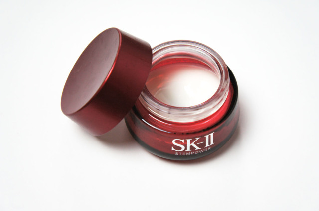 眼霜和面霜哪个比较好用,眼霜和面霜哪种好用