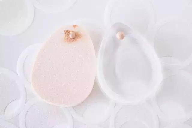 脸上不上妆浮粉什么原因,化妆脸上起皮浮粉卡粉怎么办