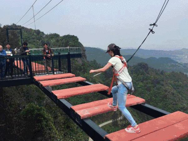 中国最美最刺激的10座玻璃桥,敢约吗?