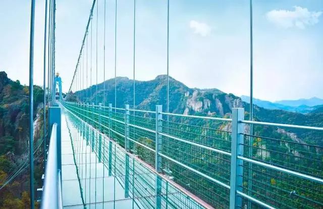 中国最美最刺激的10座玻璃桥,敢约吗?