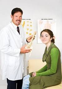 运动康复师教看核磁,运动康复脊骨梳理训练