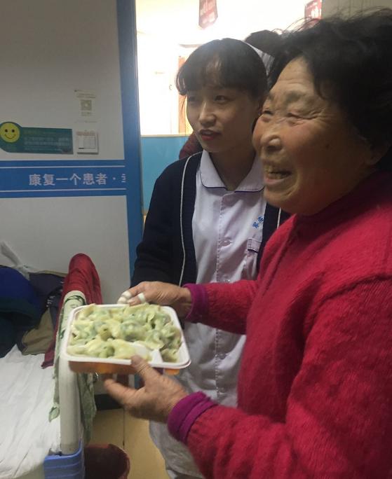 “情暖冬至爱在军海”郑州军海脑病医院全体医护为患者送饺子！