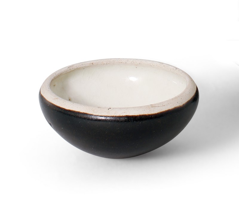 唐代邢窑黄釉钵式大罐拍卖纪录,唐白釉盈字款罐