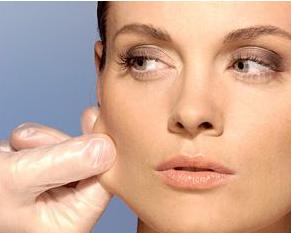 脸蛋上长痘痘是什么原因,来大姨妈长痘痘什么原因