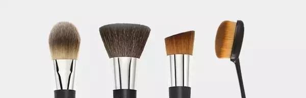 脸上不上妆浮粉什么原因,化妆脸上起皮浮粉卡粉怎么办