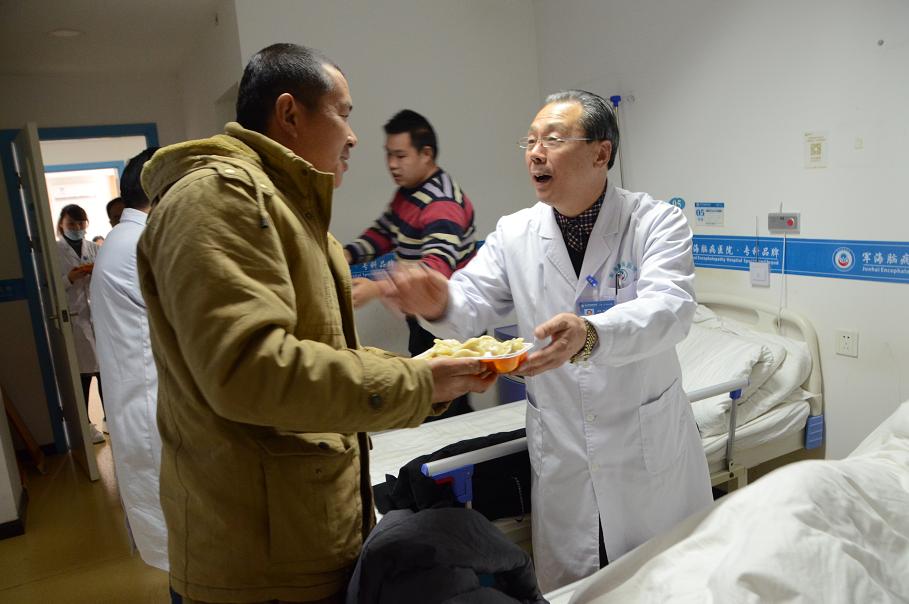 “情暖冬至爱在军海”郑州军海脑病医院全体医护为患者送饺子！