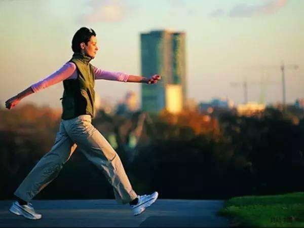 走不了几步腿根痛,100米腿痛是什么原因