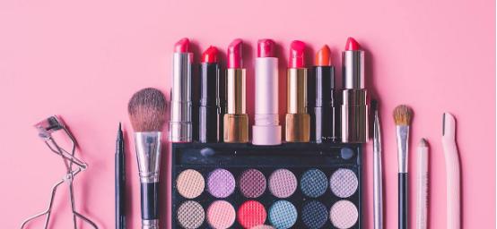 脸蛋上长痘痘是什么原因,来大姨妈长痘痘什么原因