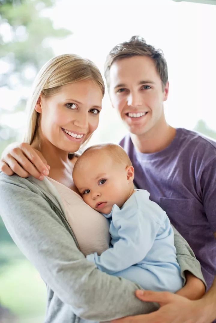 产后乳房有硬块且胀痛是什么原因,产后乳房有硬块该怎么办