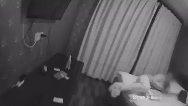 “我才是真的警察!”,民警声嘶力竭及时制止四万余元损失,青浦一女子听信诈骗电话,独自携婴开房欲汇款