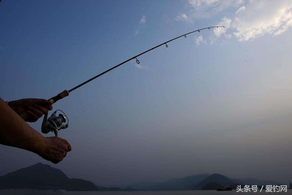 选对杆子的重要性,正确挑选出一款好鱼竿的方法