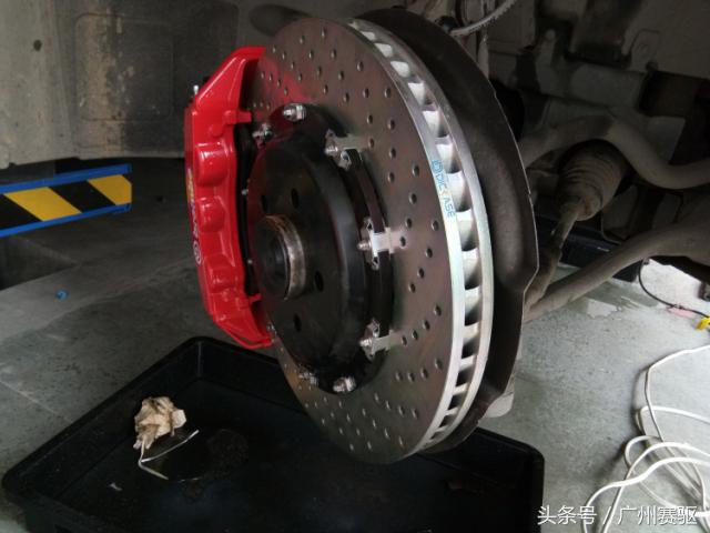 宝马新款x5刹车升级,brembo卡钳有宝马x5套装吗