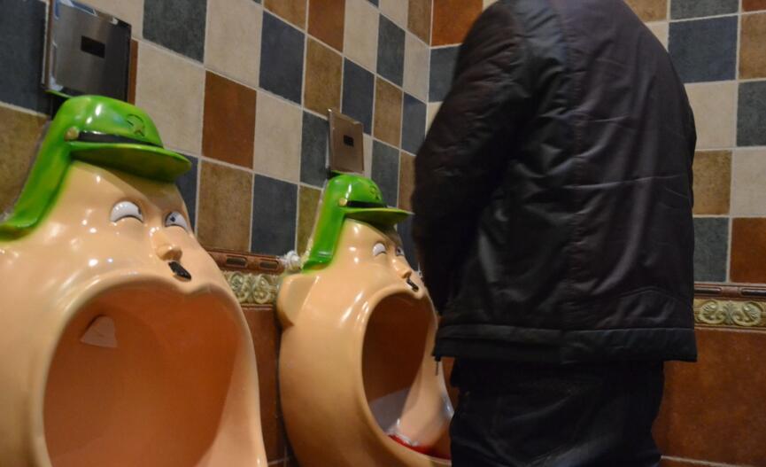 频繁夜尿是怎么回事啊,为什么会出现夜尿频繁