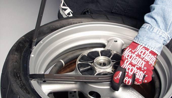 自己换摩托车轮胎的正确方法,如何自己手动更换摩托车轮胎