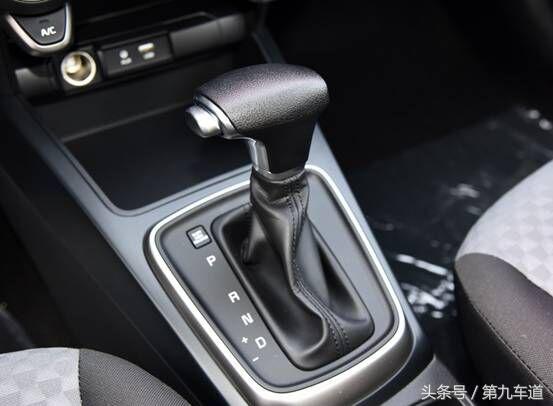 起亚k2at和mt有什么区别,k2买哪个配置最好