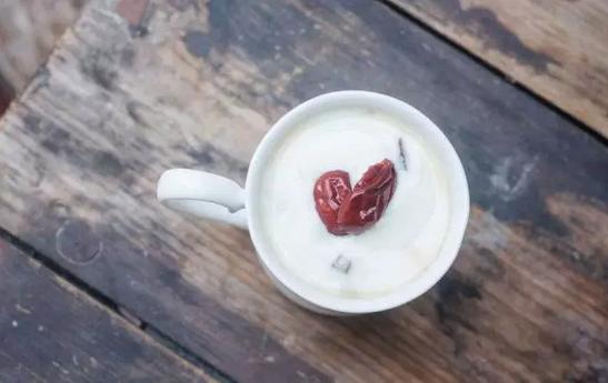 常喝酸奶有哪些保健作用,长期喝酸奶能预防肠癌吗