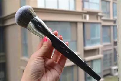 脸上不上妆浮粉什么原因,化妆脸上起皮浮粉卡粉怎么办