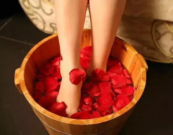 补水唇膏乳液推荐平价 (面膜水乳霜推荐)