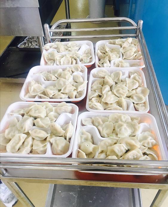 “情暖冬至爱在军海”郑州军海脑病医院全体医护为患者送饺子！