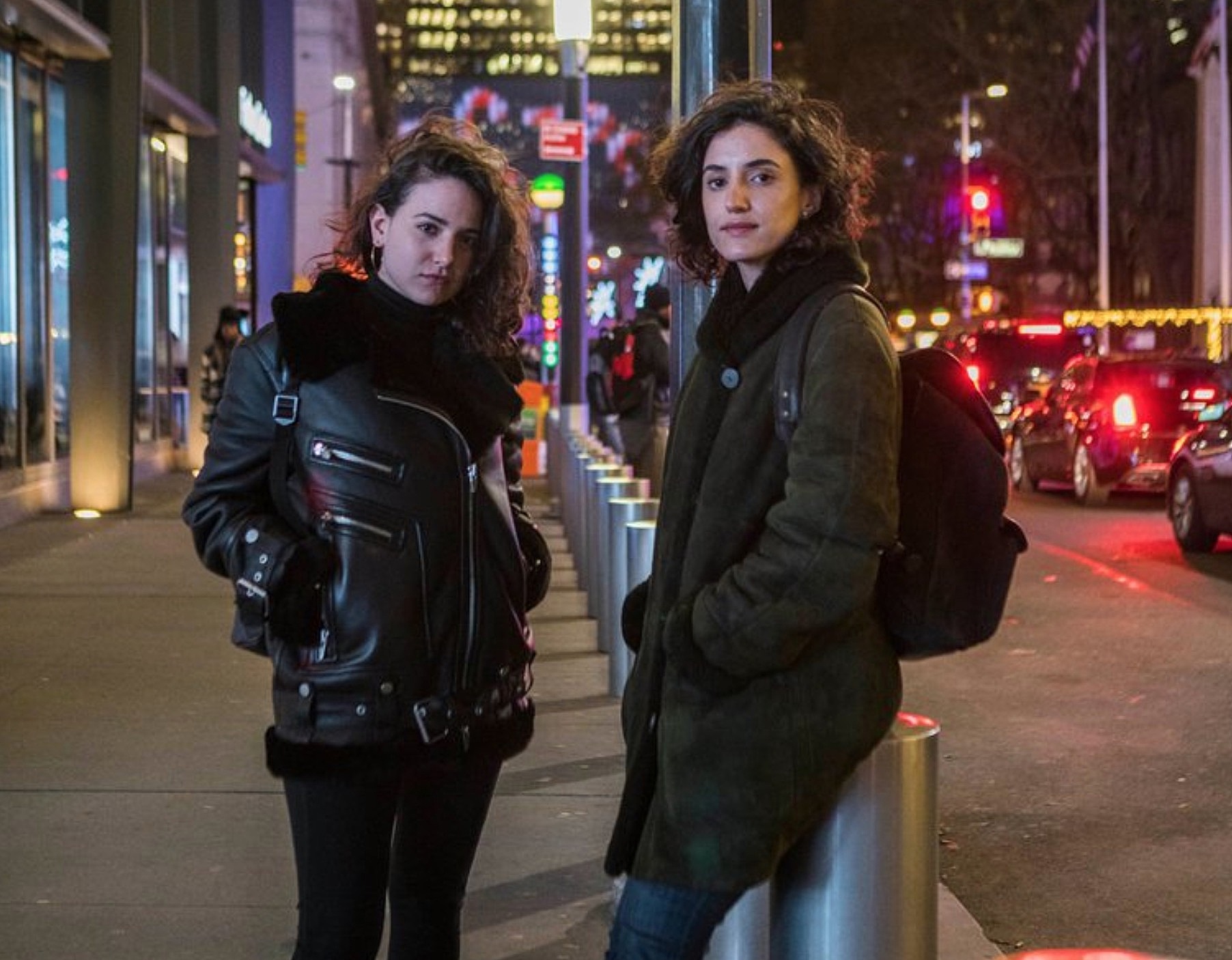 万人要求撤掉这件“恋童癖”艺术：12岁女孩摆出令人不悦的性姿势