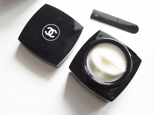 眼霜和面霜哪个比较好用,眼霜和面霜哪种好用