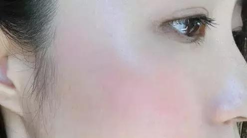 脸上不上妆浮粉什么原因,化妆脸上起皮浮粉卡粉怎么办