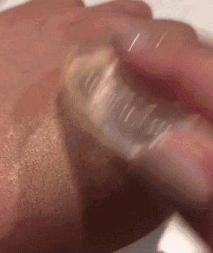 脸上不上妆浮粉什么原因,化妆脸上起皮浮粉卡粉怎么办