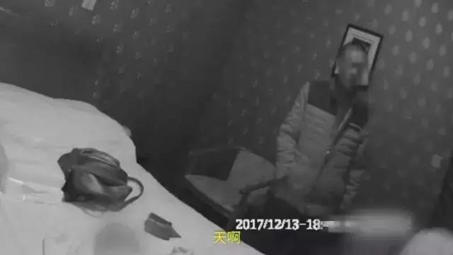 “我才是真的警察!”,民警声嘶力竭及时制止四万余元损失,青浦一女子听信诈骗电话,独自携婴开房欲汇款