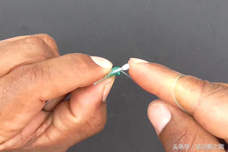 绑钩小技巧学会钓鱼不再难,简单实用的绑钩系法你学会了吗