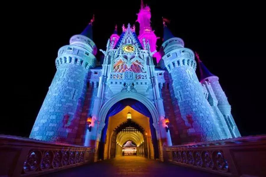 《冰雪奇缘》这部众人吐槽的神剧，竟变为票房冠军的佳作！