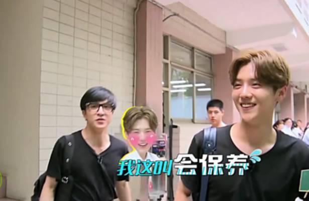 林更新鹿晗红色外套,鹿晗为什么出门水杯不离手