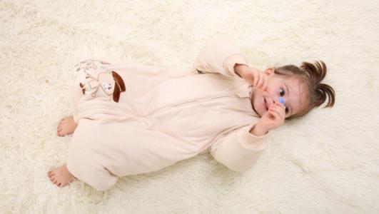 冬天出生婴儿怎么护理皮肤,夏季出生的宝宝该如何去护理