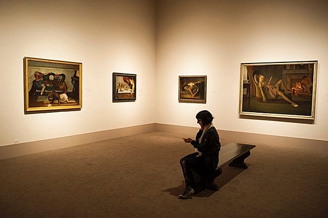 万人要求撤掉这件“恋童癖”艺术：12岁女孩摆出令人不悦的性姿势