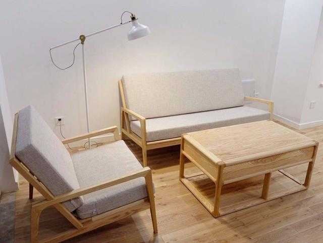 很多人眼中白蜡木纹路太显眼，不好看？这位业主的家一改你的印象