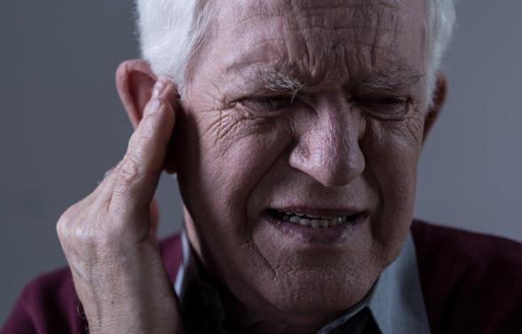 宝宝耳朵后面长了个疙瘩怎么回事,耳朵后面长了个疙瘩是怎么回事