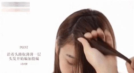 如何将刘海做成八字刘海,怎么把刘海变成一个八字刘海