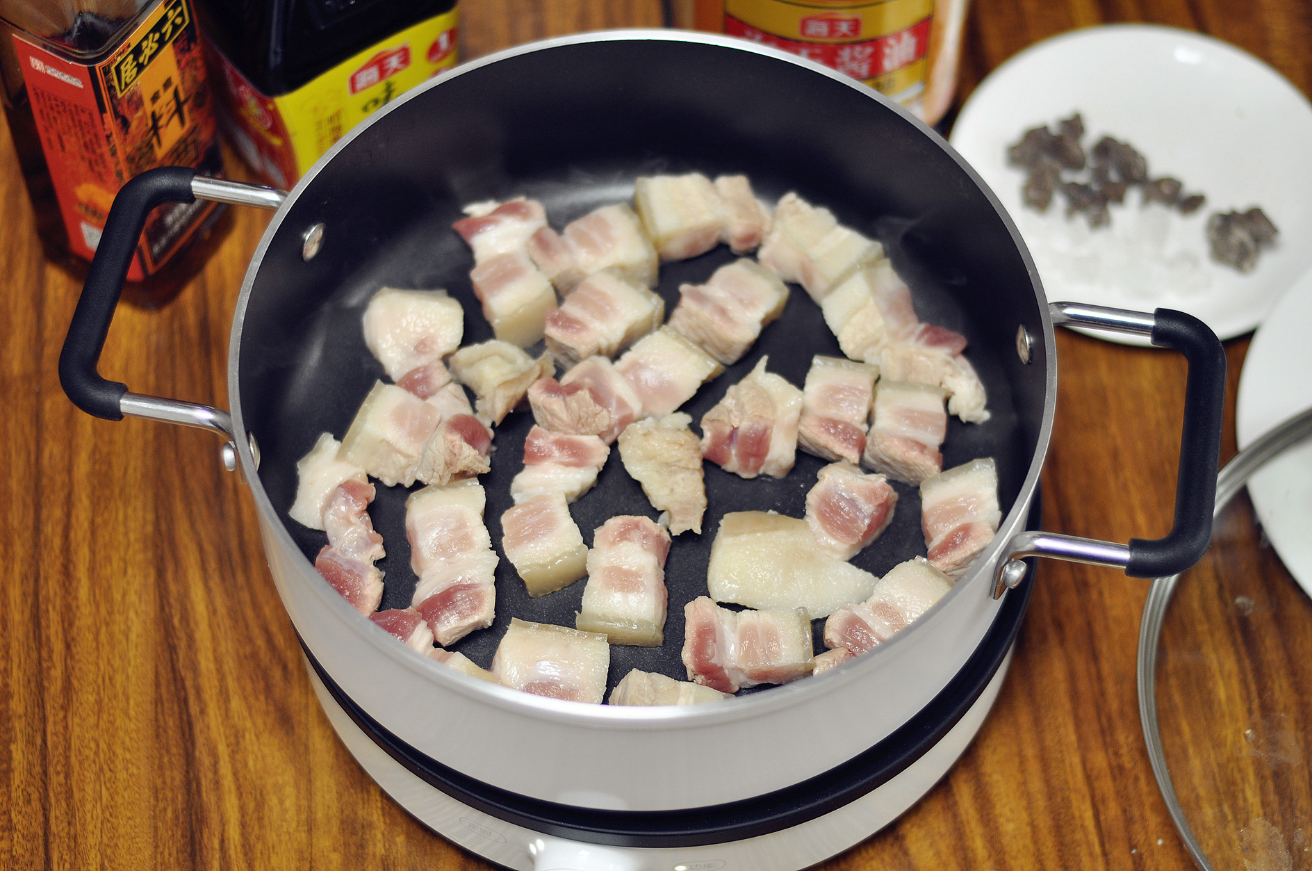 怎么用电磁炉煮红烧肉窍门,智能电炖锅做红烧肉