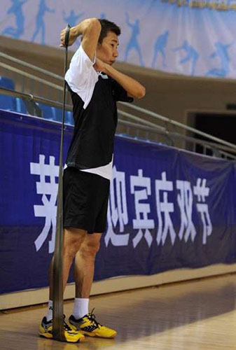 反手球挥拍手臂要打直吗,羽毛球挥拍手臂力量训练