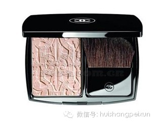 散粉和蜜粉哪个定妆效果好,蜜粉和散粉的区别是什么