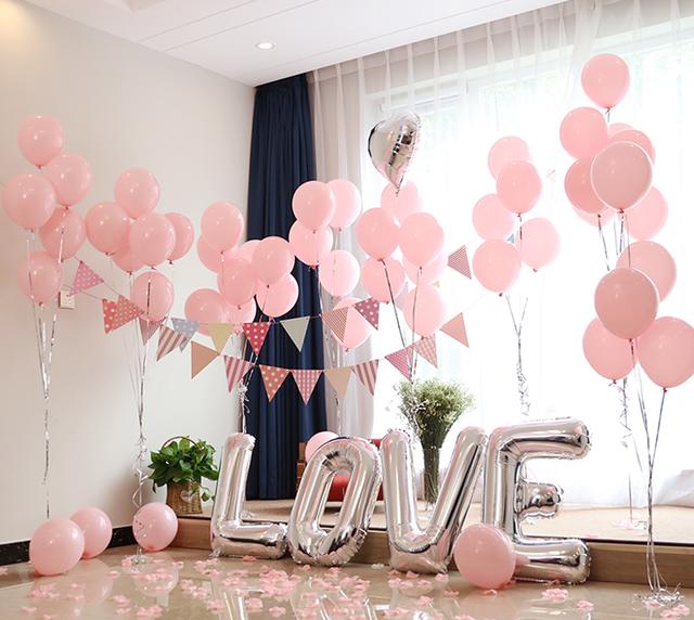 圣诞节送追的女生什么礼物比较好,追求女生送什么礼物情人节