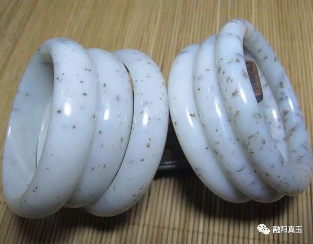 和田玉入门级手镯该如何挑选,挑选和田玉手镯应从哪些方面入手