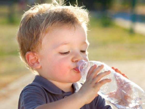 6个月宝宝不能吃什么东西,6个月内的宝宝不能喝水吗