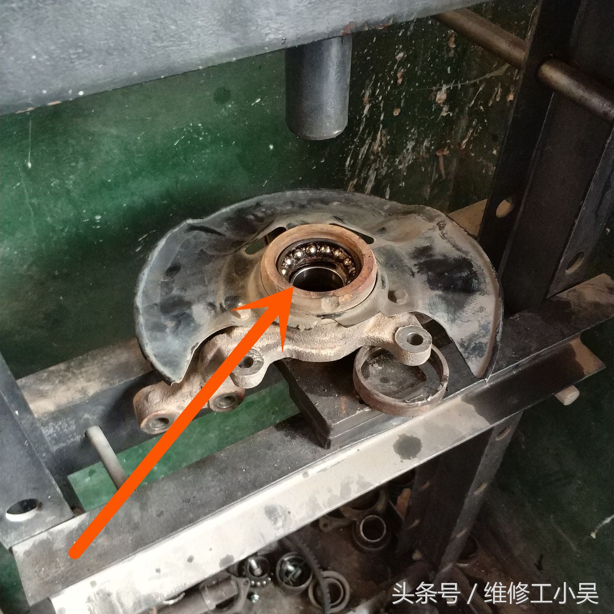 5年的比亚迪左轮嗡嗡响，车主花了160块钱就修好了，真是良心价！