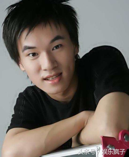 曾是一代功夫童星，出道就演男主角，长大后退出演艺圈当老板