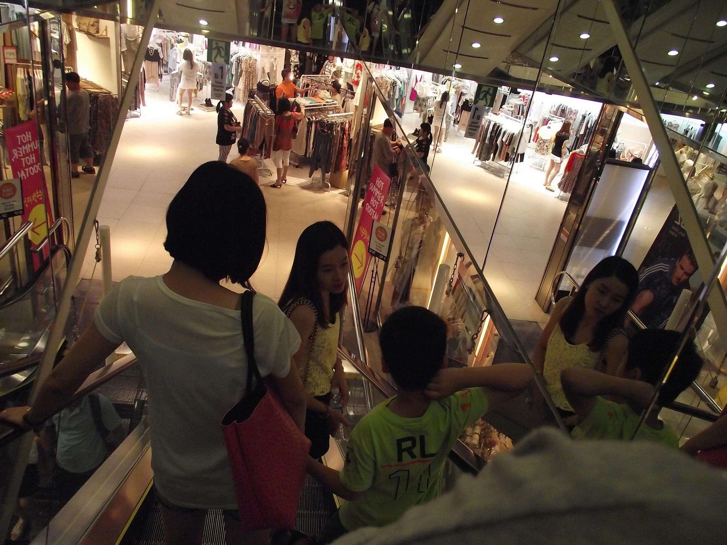 韩国最著名的一条街,韩国东大门旅游必去的商业街