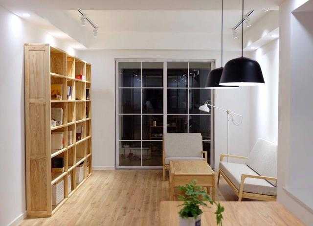 很多人眼中白蜡木纹路太显眼，不好看？这位业主的家一改你的印象