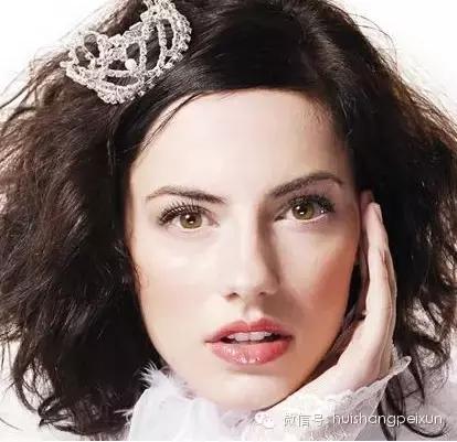 散粉和蜜粉哪个定妆效果好,蜜粉和散粉的区别是什么